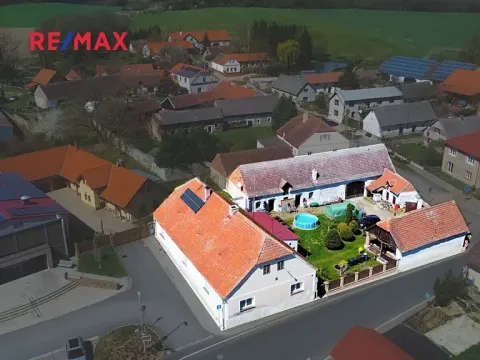 Prodej rodinného domu, Chrást, 280 m2