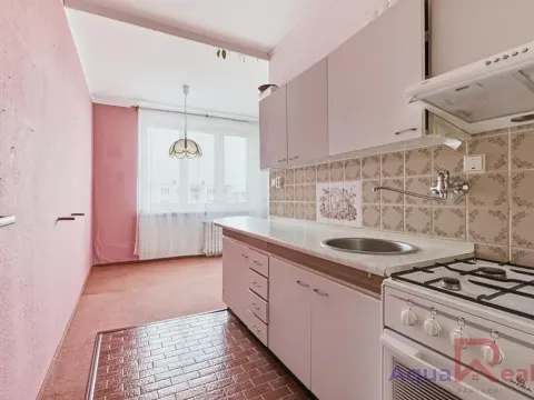 Prodej bytu 3+1, Karlovy Vary, Východní, 68 m2