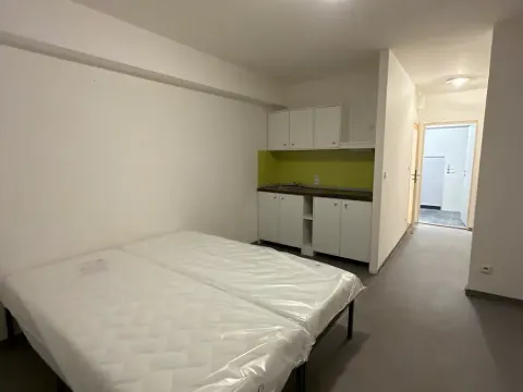 Pronájem bytu 1+kk, Praha - Radotín, Vrážská, 25 m2