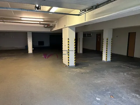 Pronájem garážového stání, Olomouc, Topolová, 15 m2
