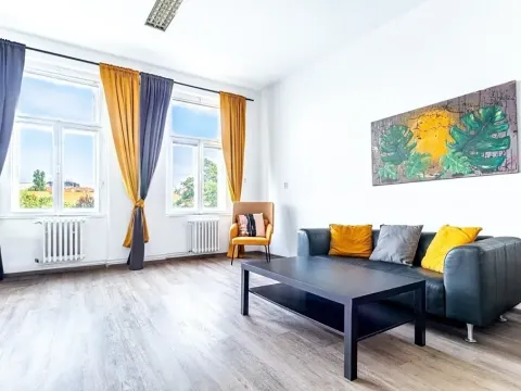 Pronájem kanceláře, Praha - Nové Město, Karlovo náměstí, 18 m2