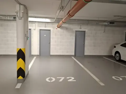 Pronájem garážového stání, Praha - Hloubětín, Poděbradská, 14 m2