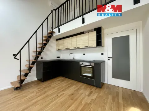Pronájem bytu 1+kk, Praha - Vršovice, Krymská, 44 m2