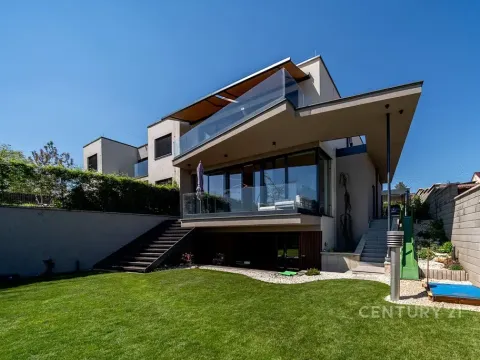 Prodej vícegeneračního domu, Praha - Malešice, Dubského, 321 m2