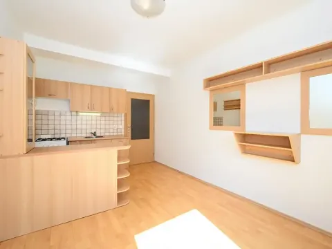 Pronájem bytu 2+kk, Praha - Vysočany, Spojovací, 36 m2