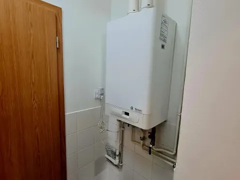 Pronájem komerční, Karlovy Vary, Varšavská, 40 m2