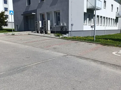 Pronájem garážového stání, Jihlava, Královský vršek, 12 m2