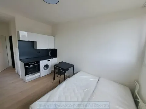 Pronájem bytu 1+kk, Praha - Vysočany, 32 m2