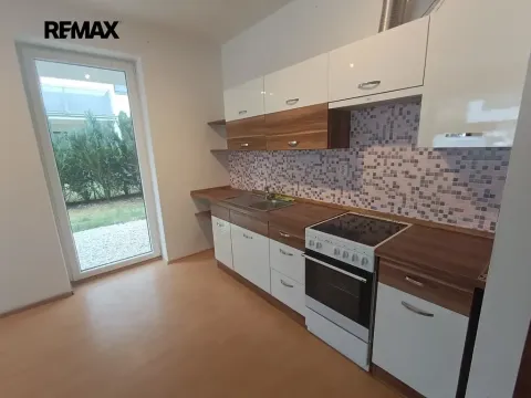 Pronájem bytu 1+kk, Lety, Karlštejnská, 39 m2