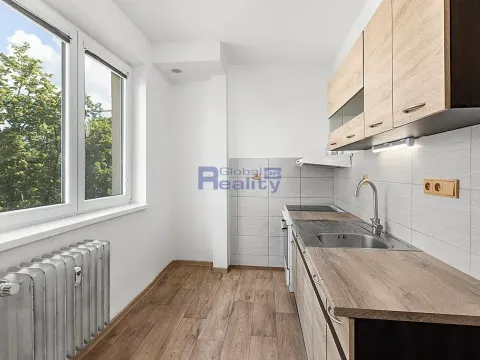 Prodej bytu 3+1, Pardubice, Stavbařů, 64 m2