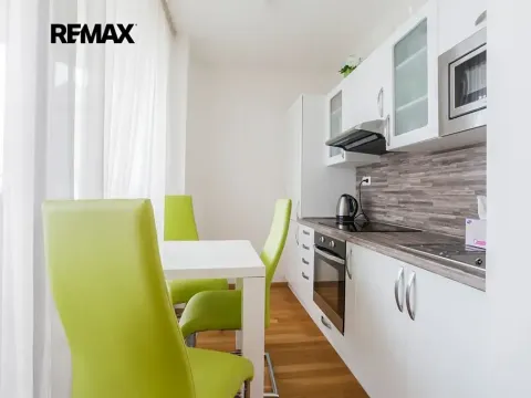 Prodej bytu 1+kk, Praha - Žižkov, Ke kapslovně, 38 m2