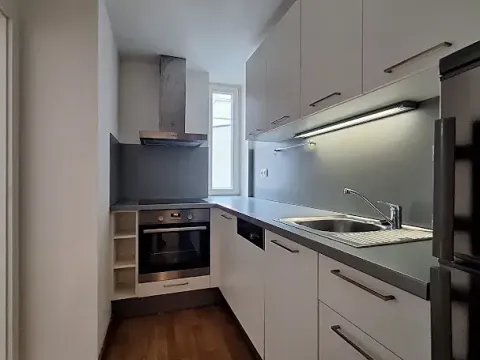 Pronájem bytu 2+1, Praha - Smíchov, Podbělohorská, 42 m2