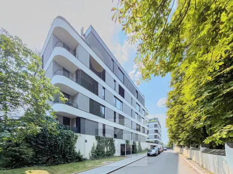 Pronájem garážového stání, Praha - Střešovice, Cukrovarnická, 12 m2