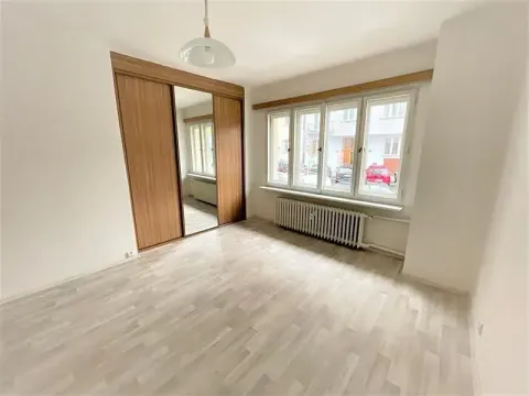 Pronájem bytu 1+1, Praha - Vinohrady, Hradecká, 37 m2
