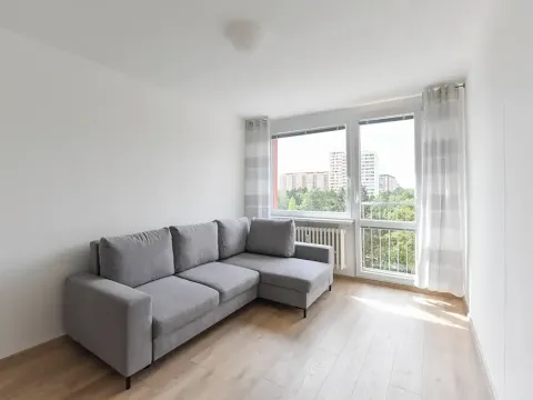 Pronájem bytu 2+kk, Praha - Kobylisy, Famfulíkova, 44 m2