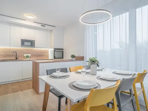 Pronájem bytu 3+kk, Praha - Prosek, Litoměřická, 82 m2