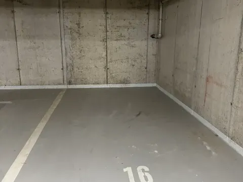 Pronájem garážového stání, Olomouc, Varšavské nám., 5 m2