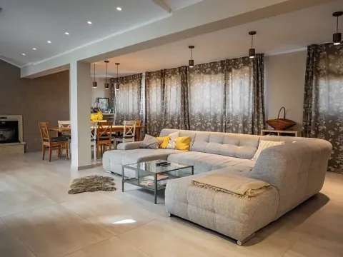 Prodej bytu 6+kk a větší, Medulin, Chorvatsko, 250 m2