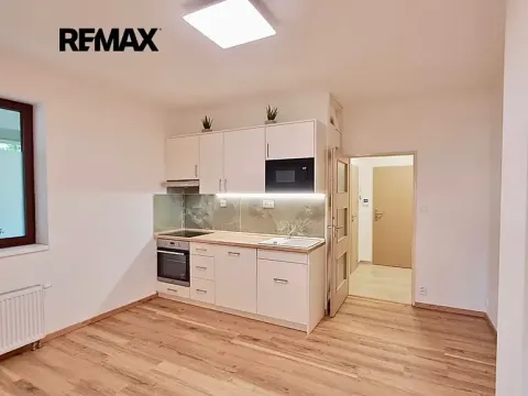 Pronájem bytu 2+kk, Praha - Podolí, Na hřebenech I, 38 m2